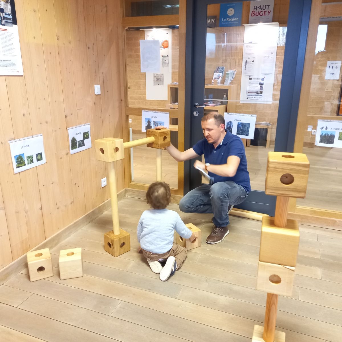 Totem des 11 essences de bois local