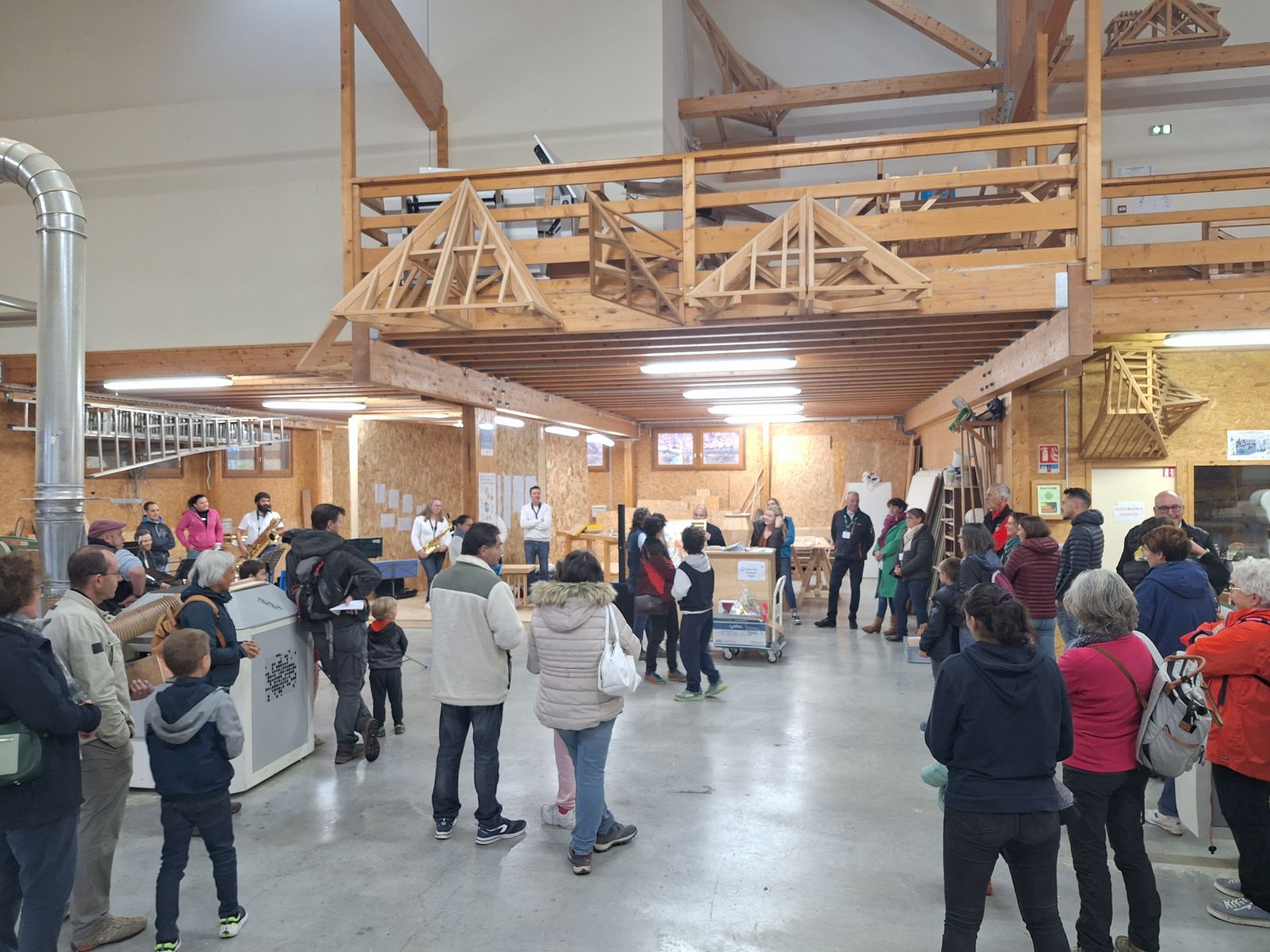 Tirage de la tombola dans les ateliers de la MFR