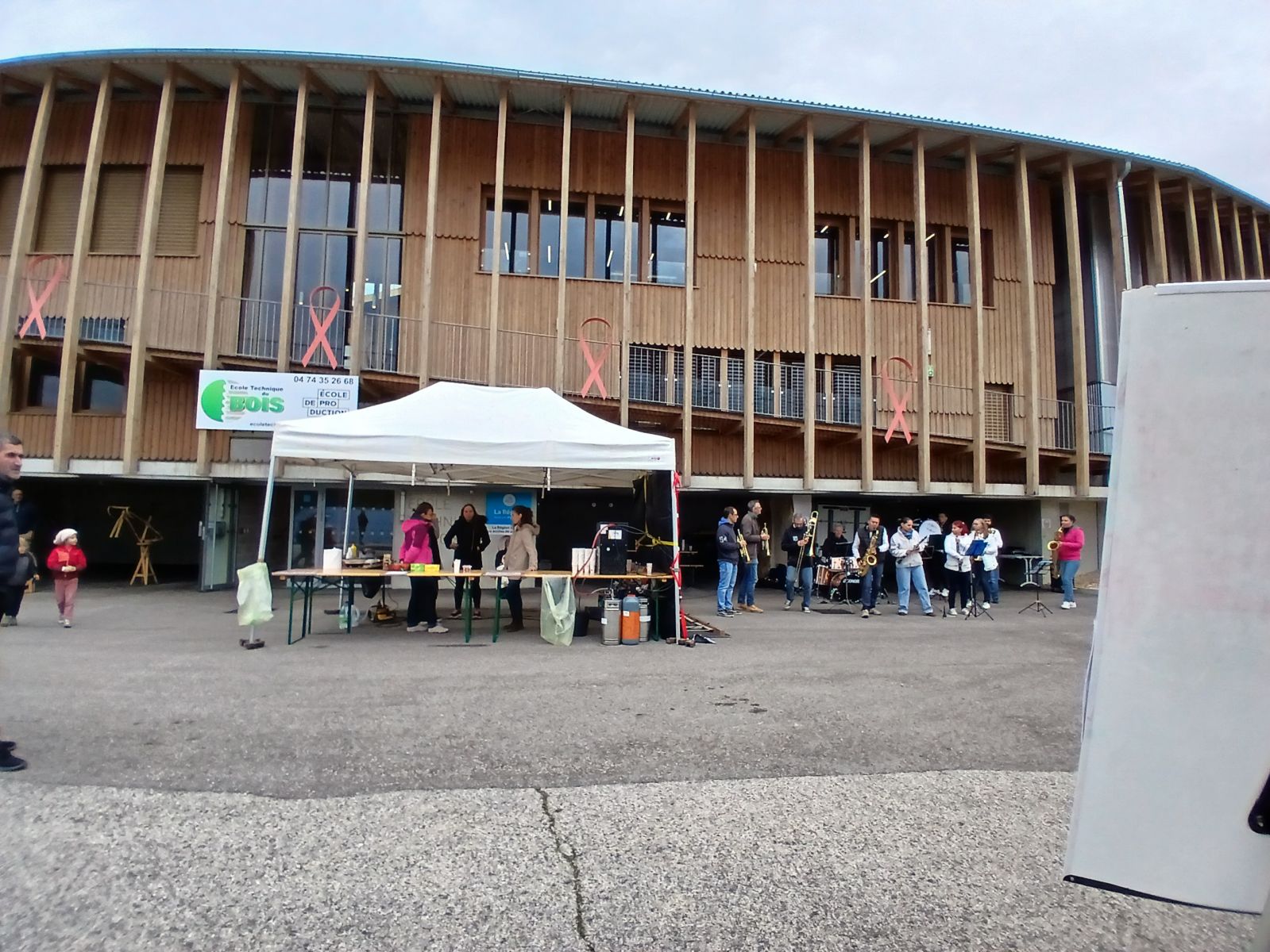 Le stand buvette de la coopérative scolaire de Cormaranche en Bugey