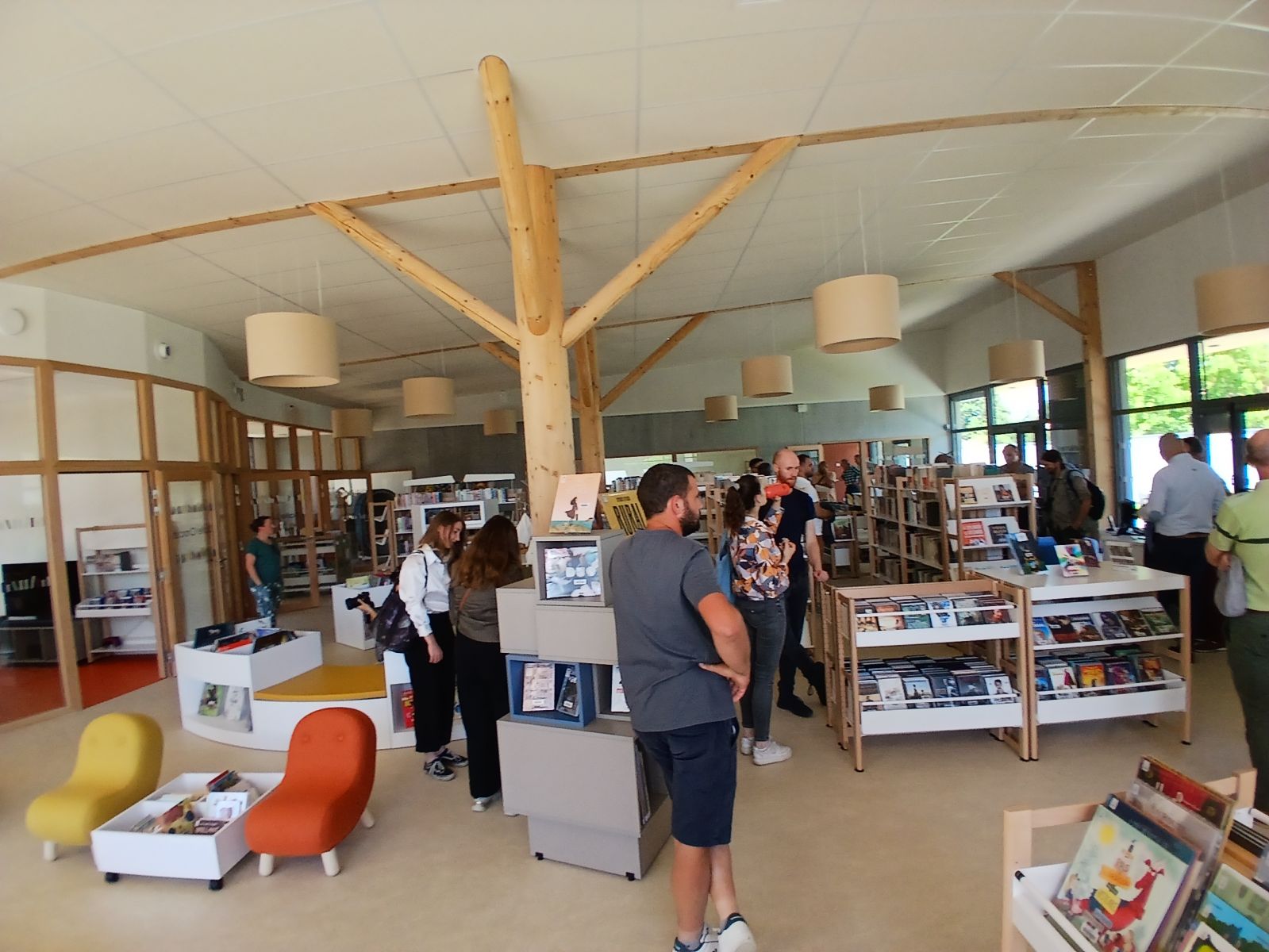 visite de la médiathèque de Vonnas
