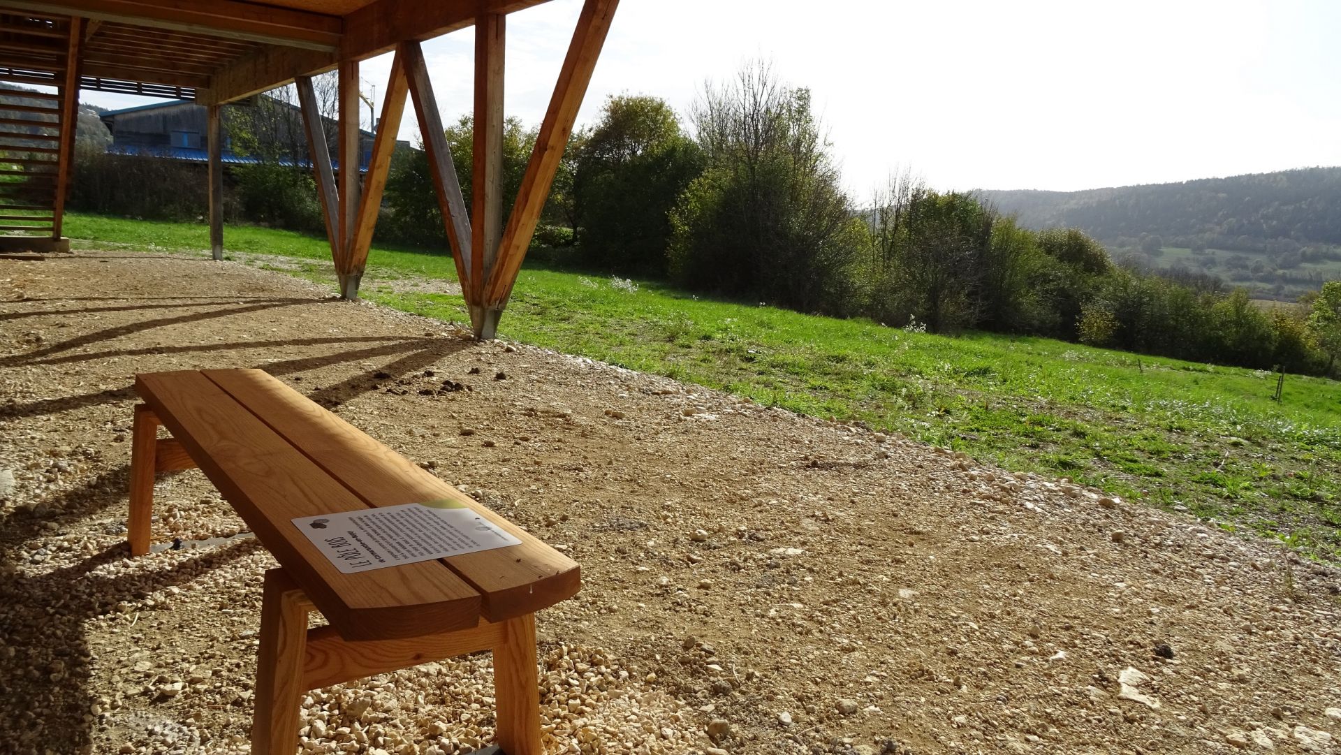 Banc en chêne rouge à Visiobois - Cormaranche en Bugey