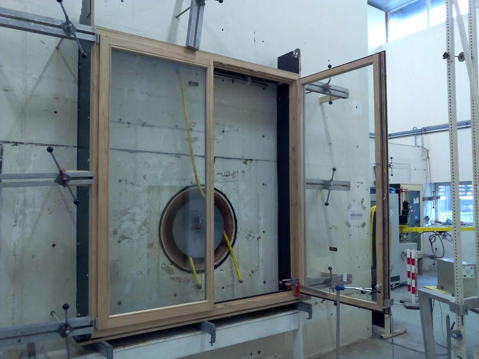 Essai Air eau Vent dans le laboratoire FCBA à Bordeaux