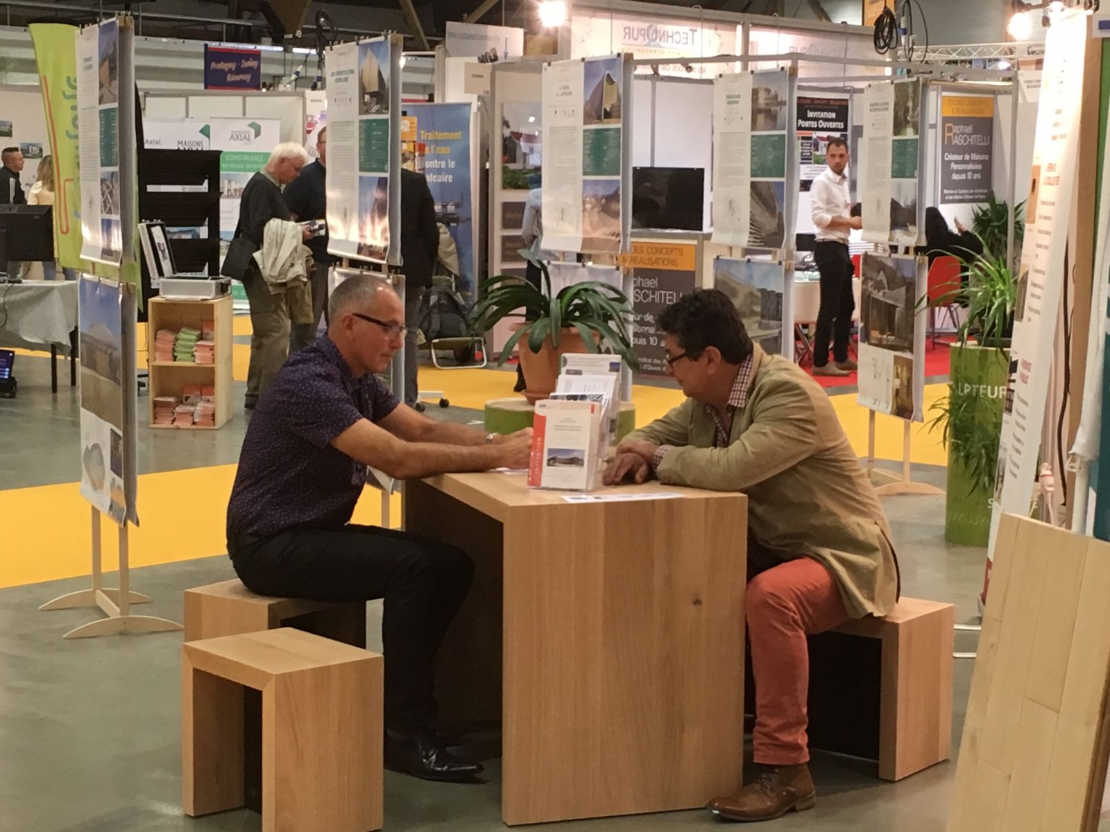 Stand chêne rouge Salon de l'habitat Ain 2016